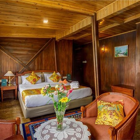 Muscatel Himalayan Resort - 400 Mts From Mall Road Дарджилинг Экстерьер фото
